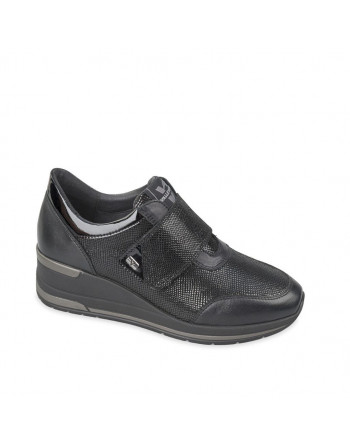 Sneakers Donna Valleverde 36464 in Pelle Nero modello casual. Calzature comode. Autunno Inverno