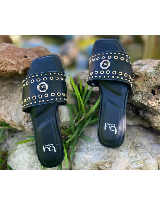 Ciabatta Donna Byblos Modello ALHENA BYSC94401 con Borchie Nero o Beige Ciabatta Donna Byblos Modello ALHENA BYSC94401 con Borchie Nero o Beige