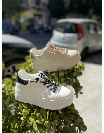 Sneakers Donna Julyenne in Pelle Beige o Bianco-Nero con lacci in Glitter