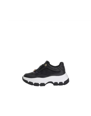 Sneakers Guess FLFBRTEL12 in nero con suola platform per un look urbano e moderno.