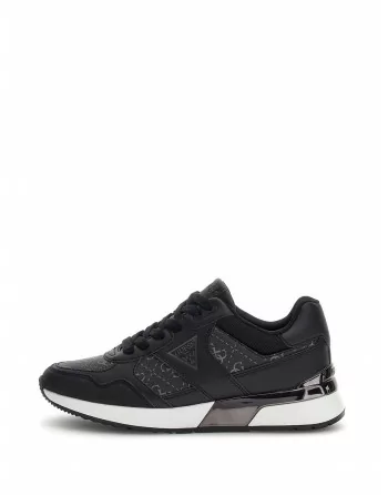 Dettaglio tallone e lacci delle scarpe casual donna Guess FLFMICELE12 con logo a contrasto e dettagli metallici.