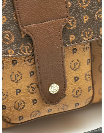 Dettaglio materiale e logo Pollini Heritage tessuto premium